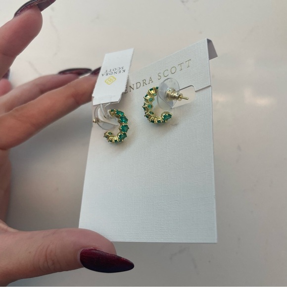 Kendra Scott Cailin Gold‎ Huggie Earrings in Green Crystal - Picture 6 of 7